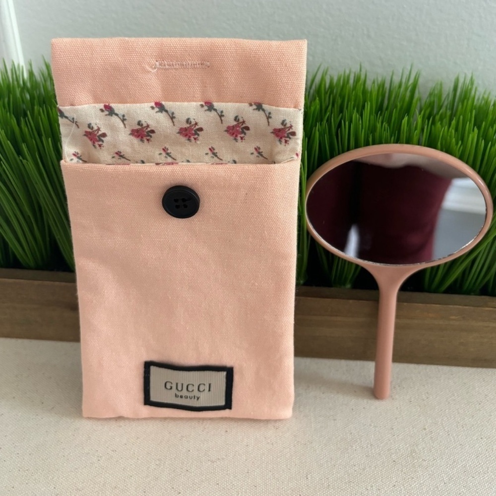 Gucci Beauty Small Pink Mirror With Floral Pink Pouch NWOT - Picture 4 of 9